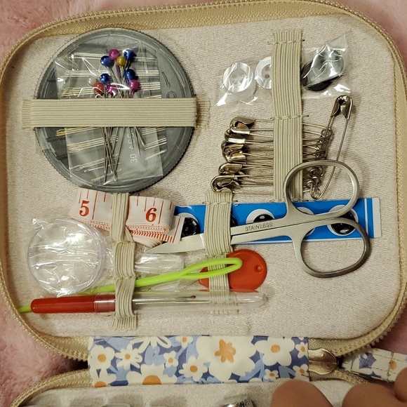 Floral sewing kit New - Picture 5 of 5